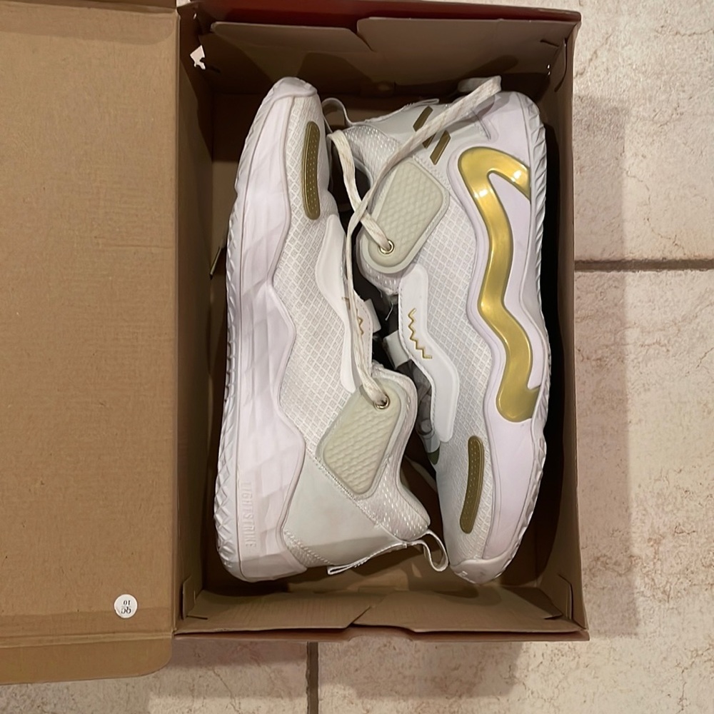 ADIDAS D.O.N. ISSUE 3 basketball shoes